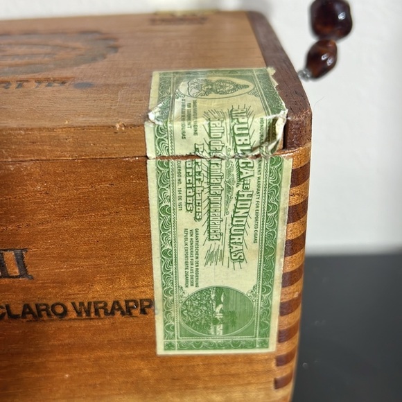 Vintage wooden cigar box purse lined with glass beaded handle and charm - Picture 3 of 15